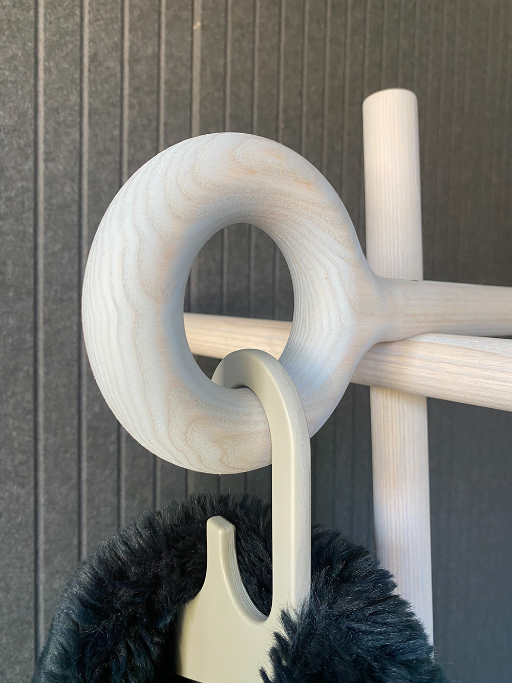 Professor-Stockholm-Detail-oog-Hanger-2